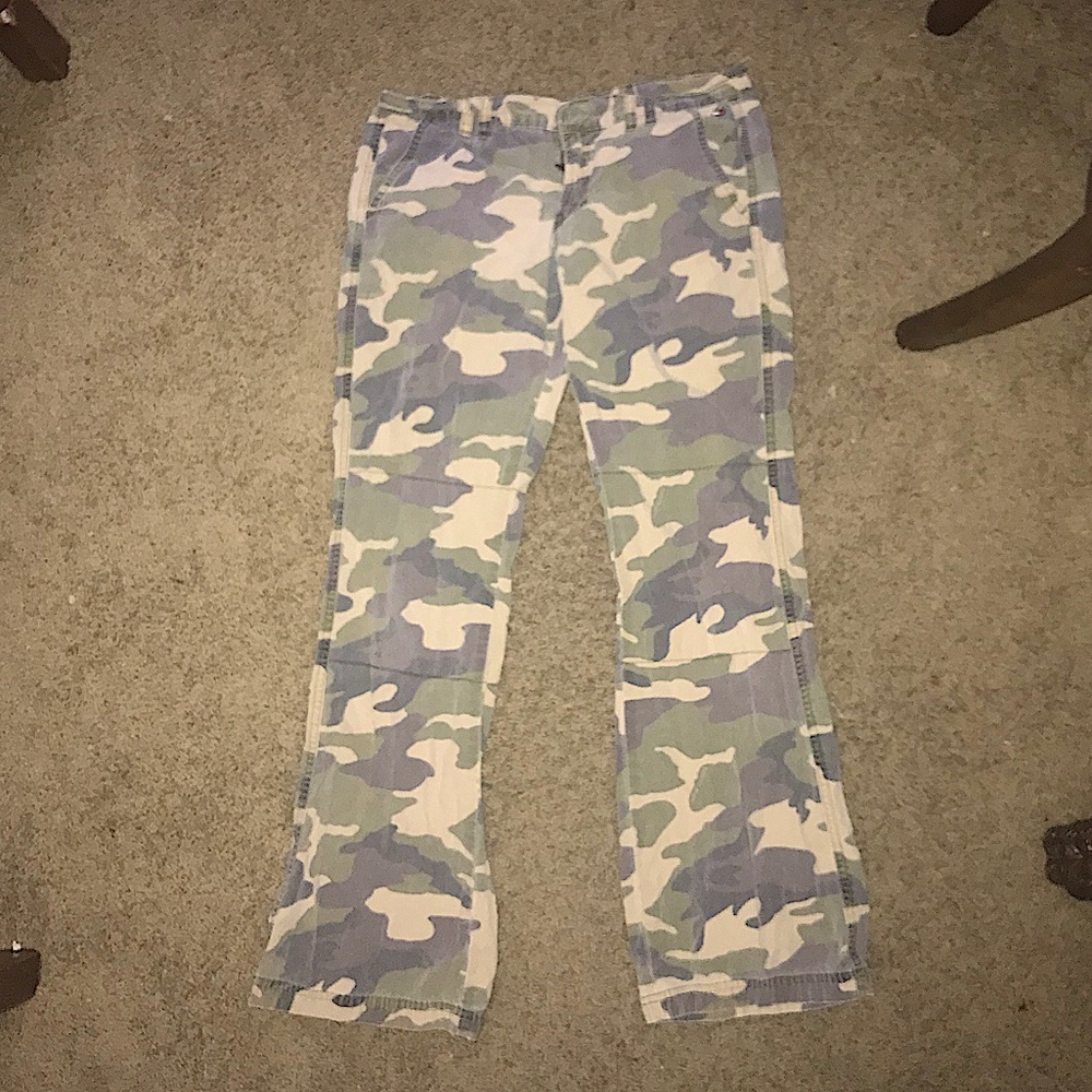 VINTAGE Tommy Hilfiger Camo Low rise pants!
